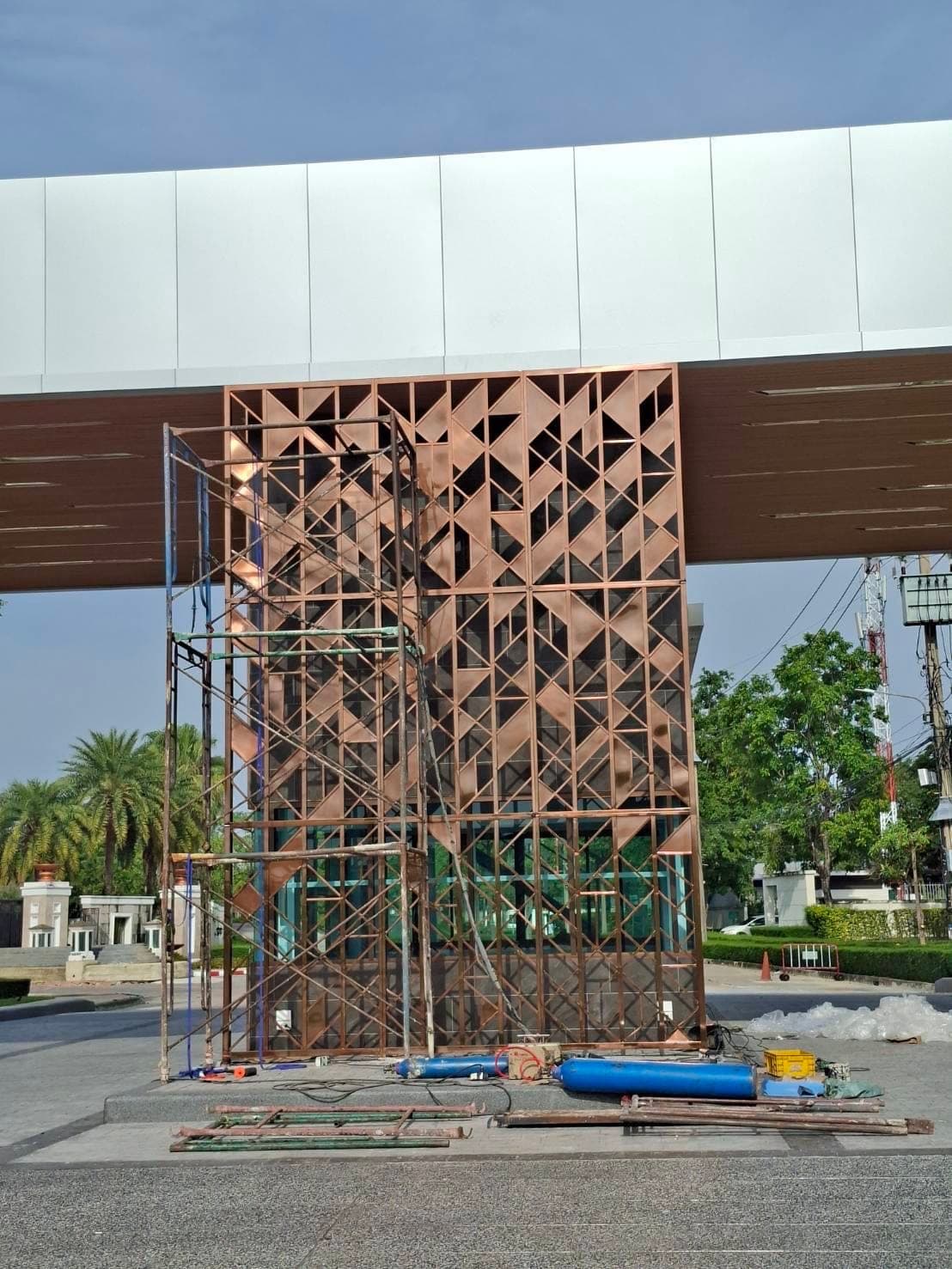 Nantawan Srinakarin Village Entrance Gate